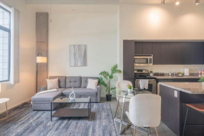 Serene 1BD - Central DT - Gym, Pool, Parking, W-D